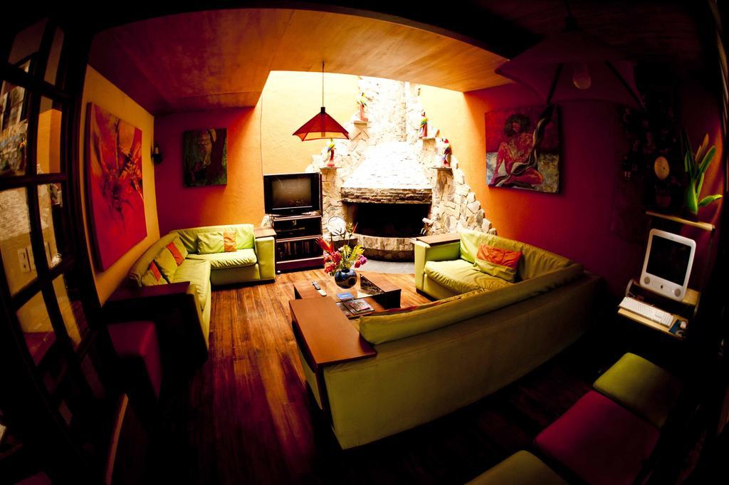 Ostello Casa Del Arupo Quito Esterno foto